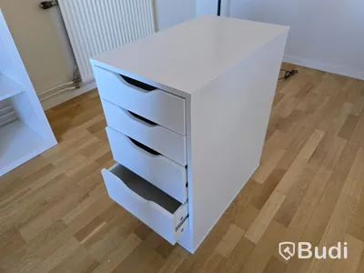 Kontorsmöbler och skrivare