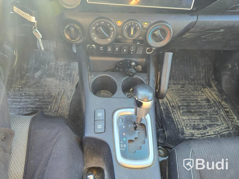 Personbil TOYOTA HILUX, Double Cab, 2016. -