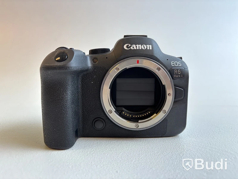 Camera Canon EOS R6 Mark II med Objektiv RF 14-35mm f/4L IS USM