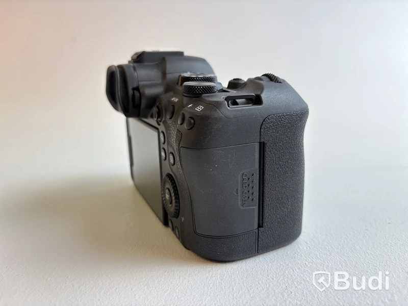 Camera Canon EOS R6 Mark II med Objektiv RF 14-35mm f/4L IS USM