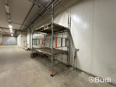 Byggställning Haki, Parti.