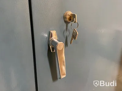 Plåtskåp med diverse kem
