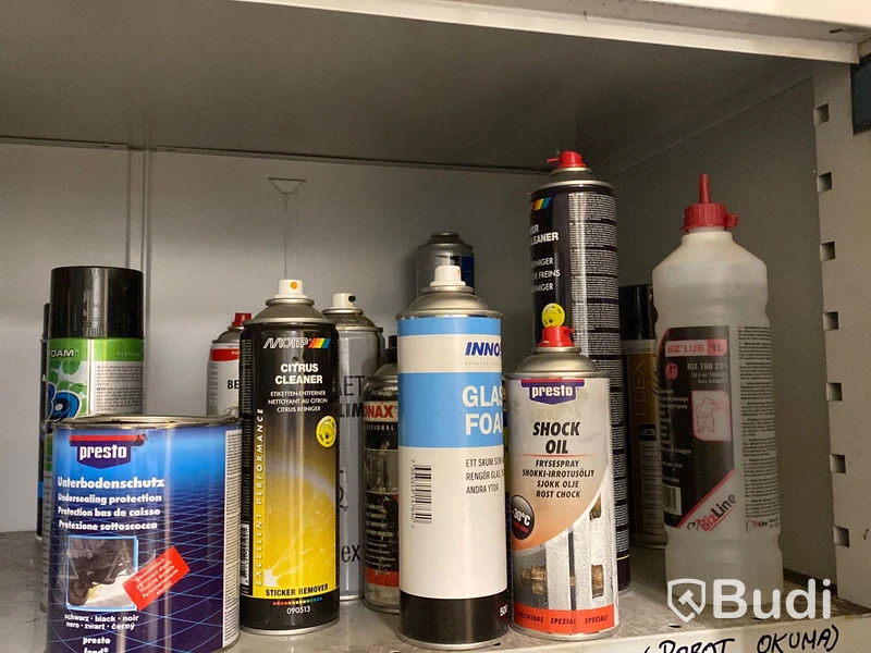 Plåtskåp med diverse kem