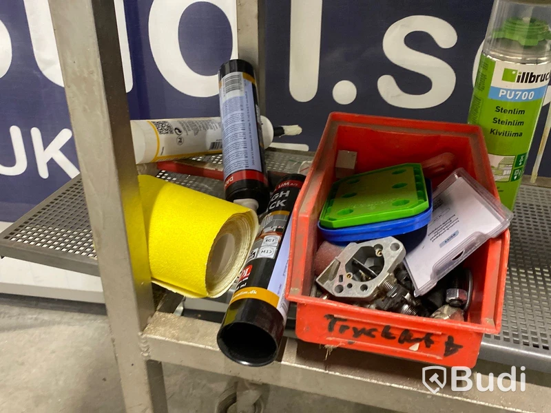 Verktygsvagn med innehåll