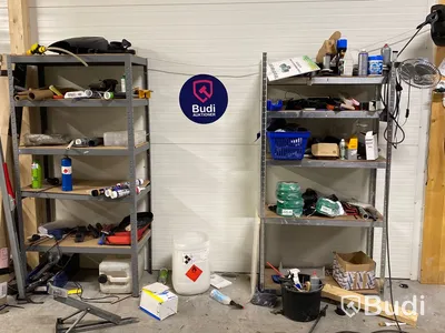 9 st hyllsektioner med innehåll