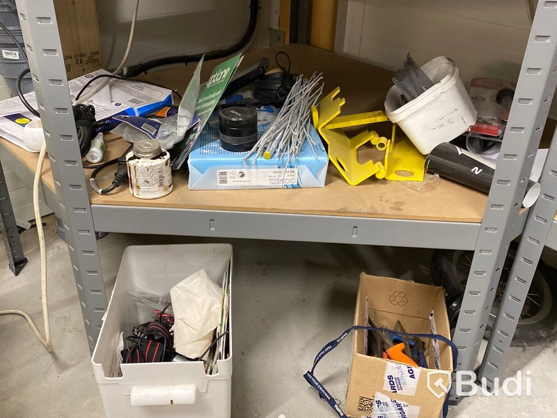 9 st hyllsektioner med innehåll