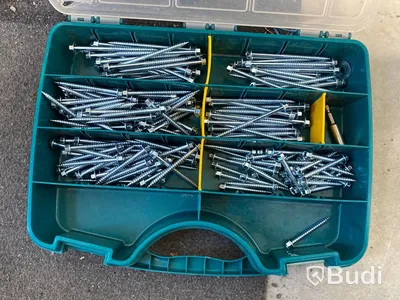 Plåtskåp med bult & skruvsortiment