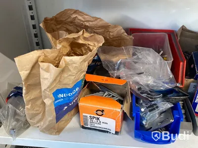 Plåtskåp med bult & skruvsortiment