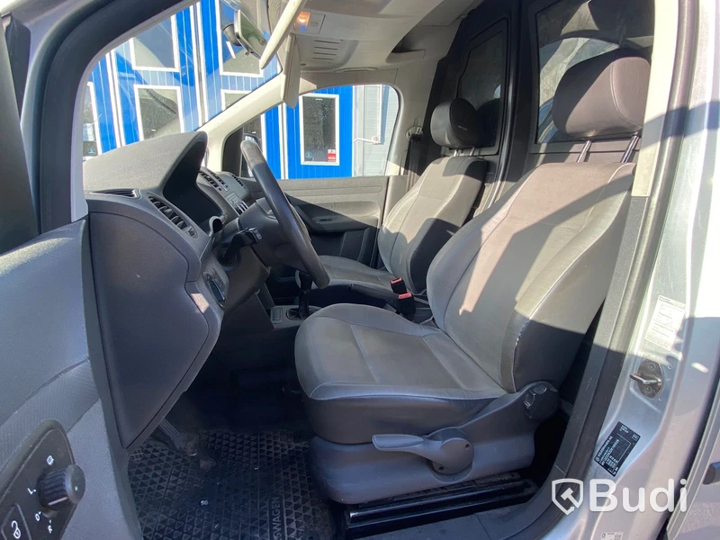 Skåpbil | Volkswagen Caddy Panel Van 1.6 TDI-2013 | Manuell | 75hk | Dubbla skjutdörrar och öppningsbar glastaklucka i skåp