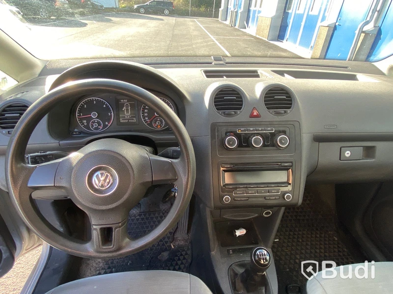 Skåpbil | Volkswagen Caddy Panel Van 1.6 TDI-2013 | Manuell | 75hk | Dubbla skjutdörrar och öppningsbar glastaklucka i skåp