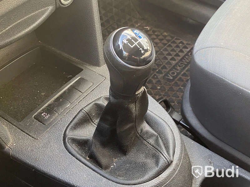 Skåpbil | Volkswagen Caddy Panel Van 1.6 TDI-2013 | Manuell | 75hk | Dubbla skjutdörrar och öppningsbar glastaklucka i skåp