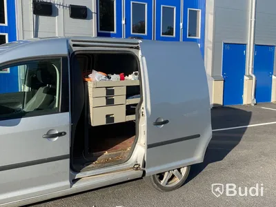 Skåpbil | Volkswagen Caddy Panel Van 1.6 TDI-2013 | Manuell | 75hk | Dubbla skjutdörrar och öppningsbar glastaklucka i skåp