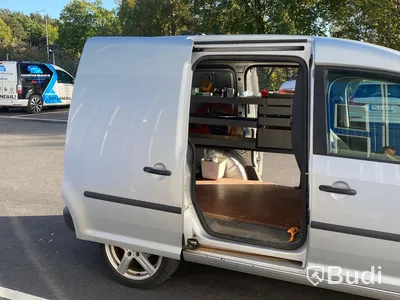 Skåpbil | Volkswagen Caddy Panel Van 1.6 TDI-2013 | Manuell | 75hk | Dubbla skjutdörrar och öppningsbar glastaklucka i skåp