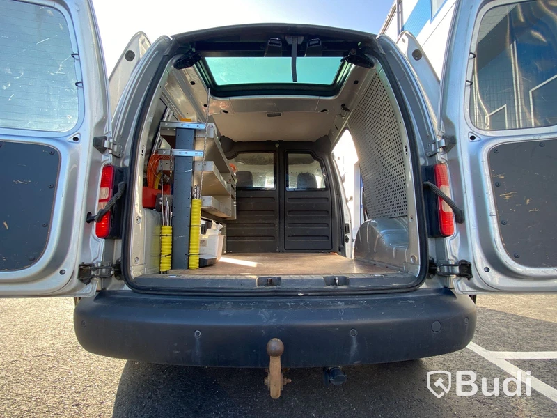Skåpbil | Volkswagen Caddy Panel Van 1.6 TDI-2013 | Manuell | 75hk | Dubbla skjutdörrar och öppningsbar glastaklucka i skåp