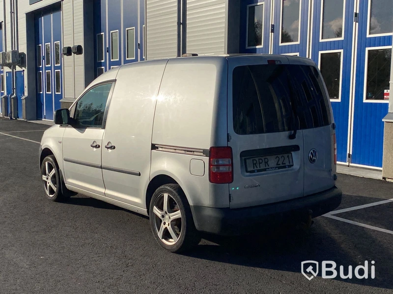 Skåpbil | Volkswagen Caddy Panel Van 1.6 TDI-2013 | Manuell | 75hk | Dubbla skjutdörrar och öppningsbar glastaklucka i skåp