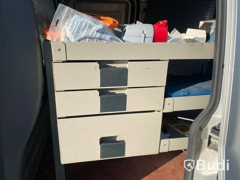 Skåpbil | Volkswagen Caddy Panel Van 1.6 TDI-2013 | Manuell | 75hk | Dubbla skjutdörrar och öppningsbar glastaklucka i skåp
