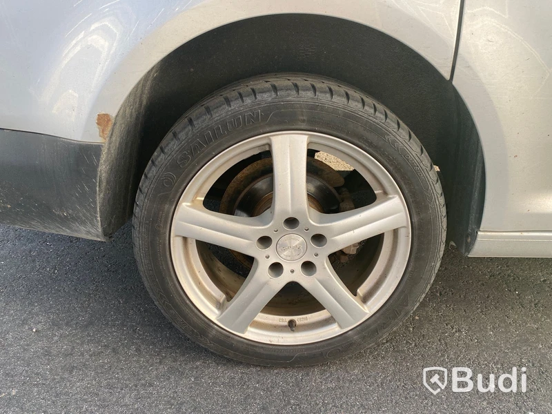 Skåpbil | Volkswagen Caddy Panel Van 1.6 TDI-2013 | Manuell | 75hk | Dubbla skjutdörrar och öppningsbar glastaklucka i skåp