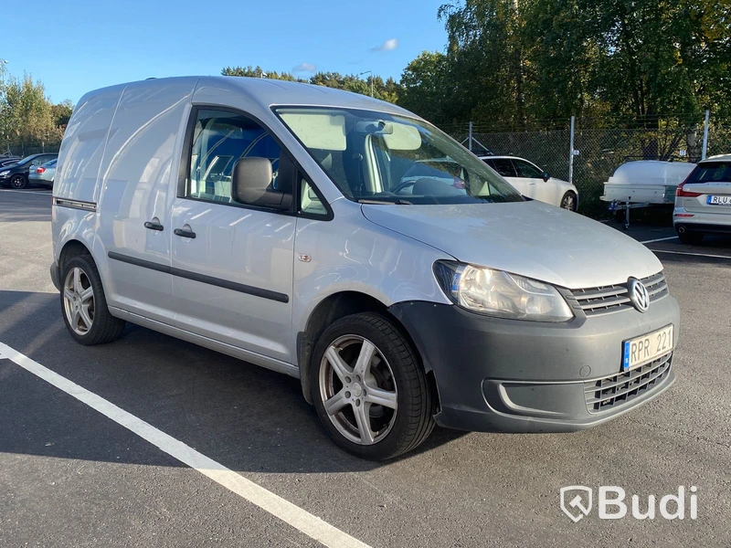 Skåpbil | Volkswagen Caddy Panel Van 1.6 TDI-2013 | Manuell | 75hk | Dubbla skjutdörrar och öppningsbar glastaklucka i skåp