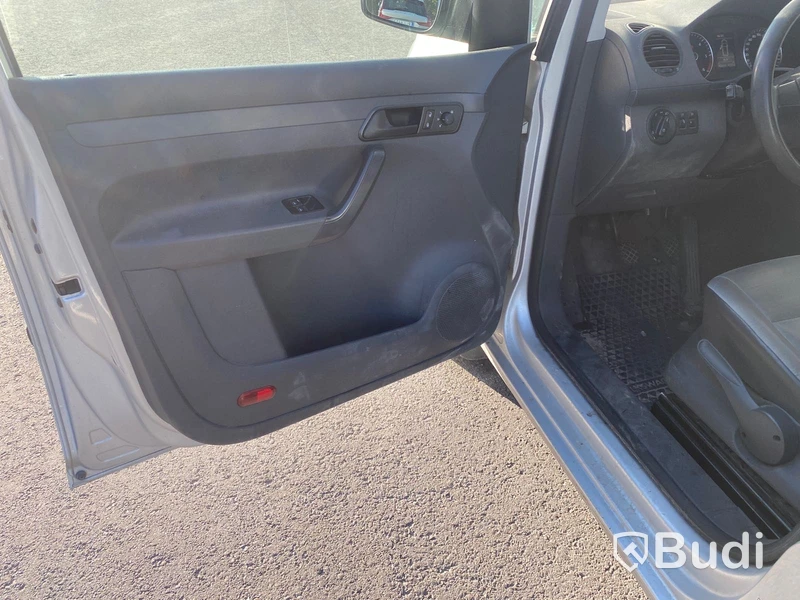 Skåpbil | Volkswagen Caddy Panel Van 1.6 TDI-2013 | Manuell | 75hk | Dubbla skjutdörrar och öppningsbar glastaklucka i skåp
