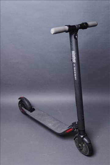 Elscooter - Ninebot KickScooter, ES2, Segway. Saknar laddare. Begagnad. Funktionstestad.
