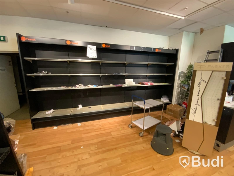 18 sektioner butiksförvaring för böcker, Ej varor endast hyllor, hyllstag och hyllplan
