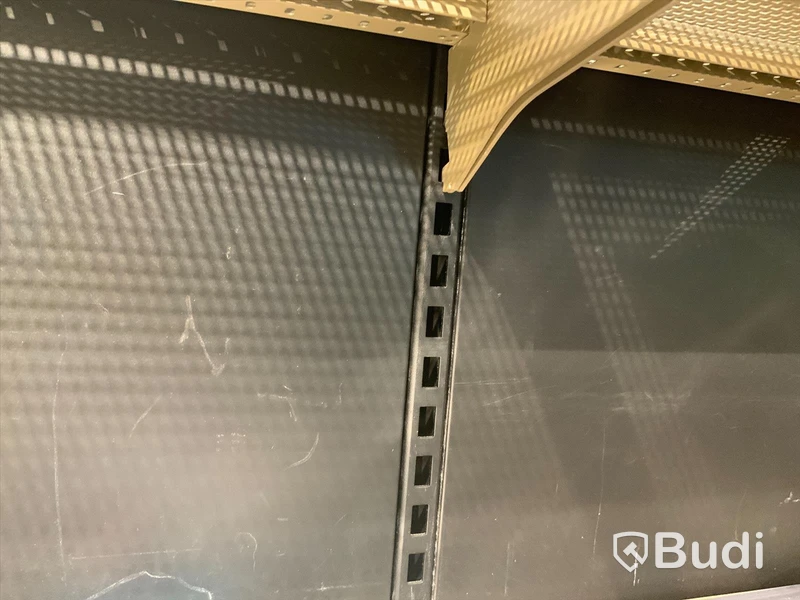 18 sektioner butiksförvaring för böcker, Ej varor endast hyllor, hyllstag och hyllplan
