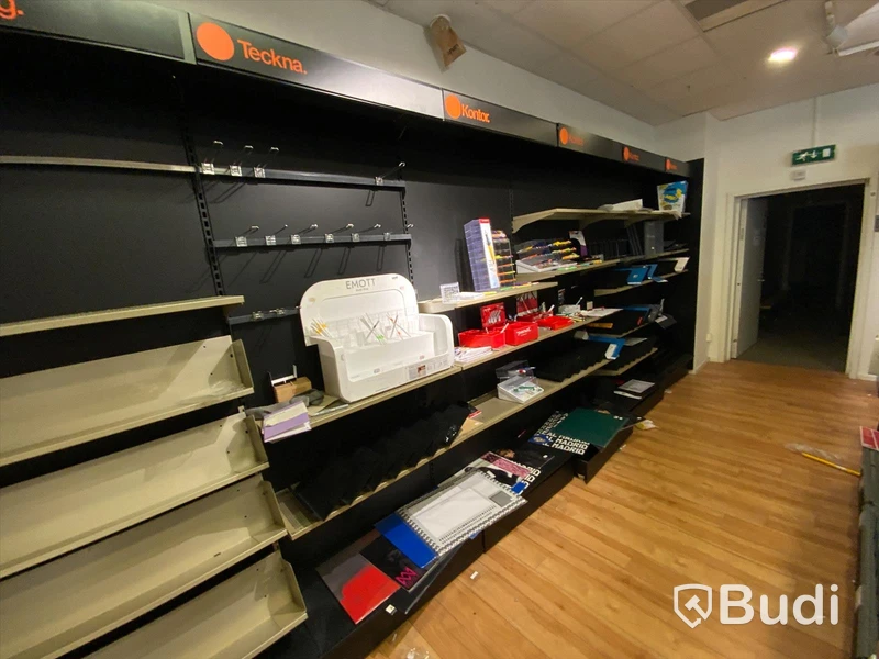 18 sektioner butiksförvaring för böcker, Ej varor endast hyllor, hyllstag och hyllplan