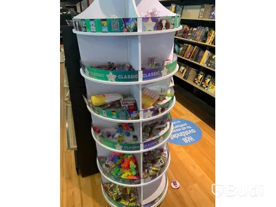 1st butiksdisplay på hjul med div leksaker