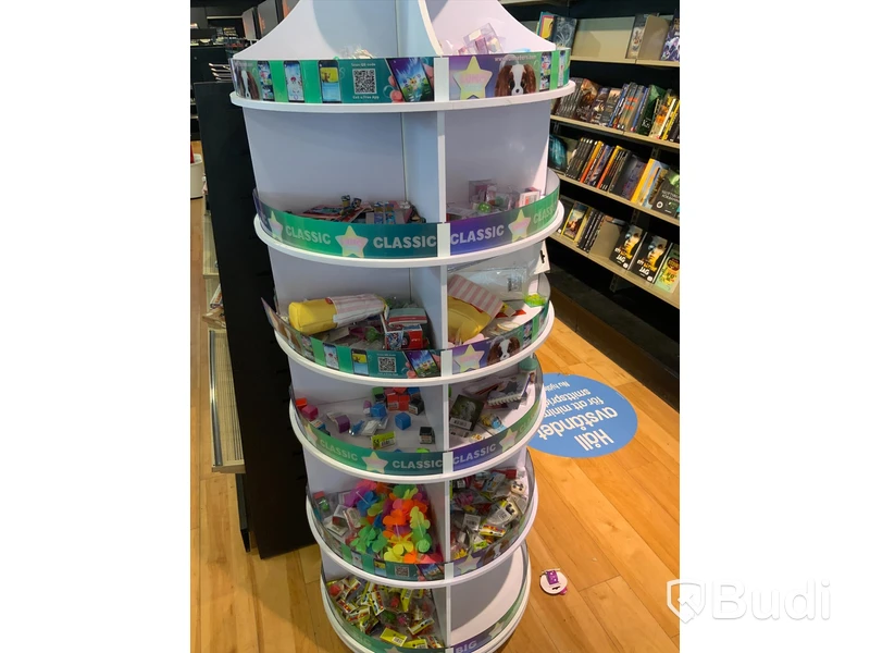 1st butiksdisplay på hjul med div leksaker