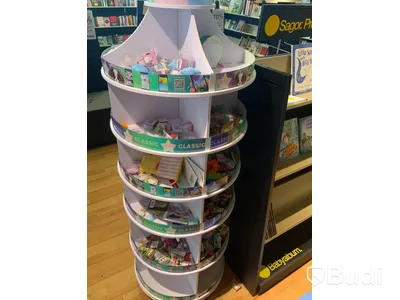1st butiksdisplay på hjul med div leksaker