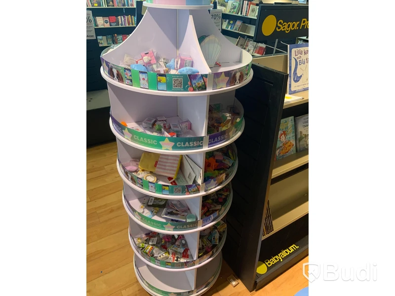 1st butiksdisplay på hjul med div leksaker