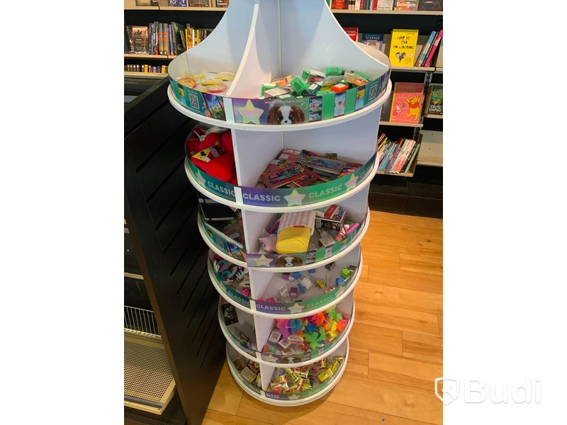 1st butiksdisplay på hjul med div leksaker