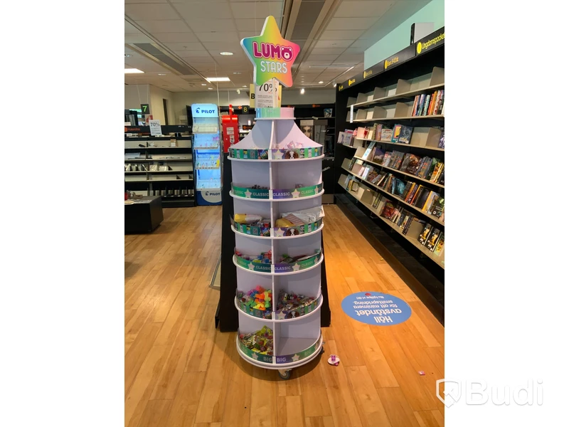 1st butiksdisplay på hjul med div leksaker