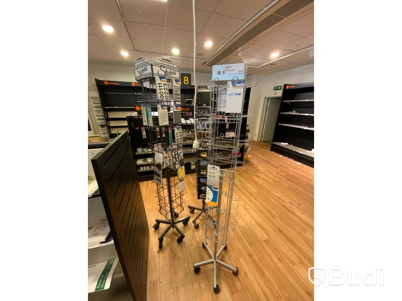 3st butiksställ på hjul ink varorna på ställen