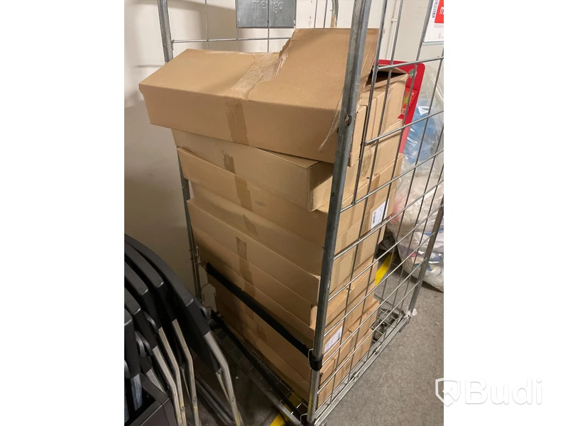 13 st kartonger med plastpåsar. Branded En annan bokhandel