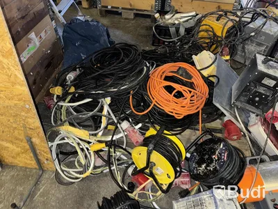 Stort parti värmefläktar och strömkabel