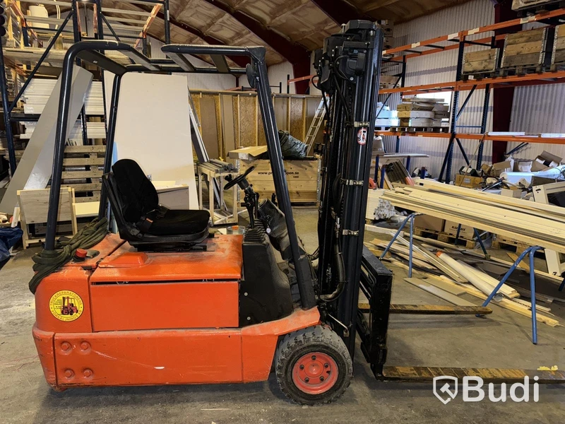 Truck Linde E16Z-02 med laddare och förlängningsgafflar