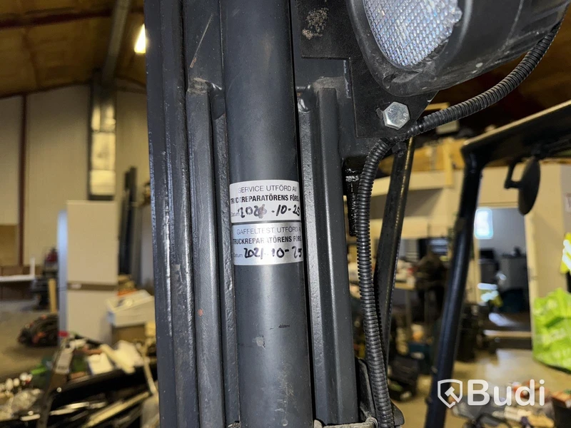 Truck Linde E16Z-02 med laddare och förlängningsgafflar