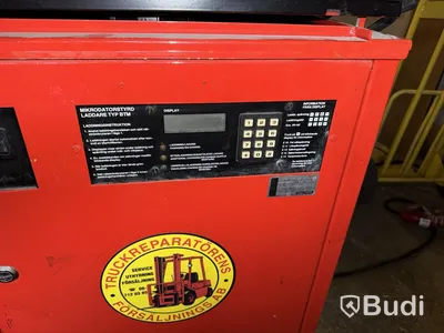 Truck Linde E16Z-02 med laddare och förlängningsgafflar