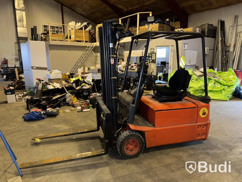 Truck Linde E16Z-02 med laddare och förlängningsgafflar