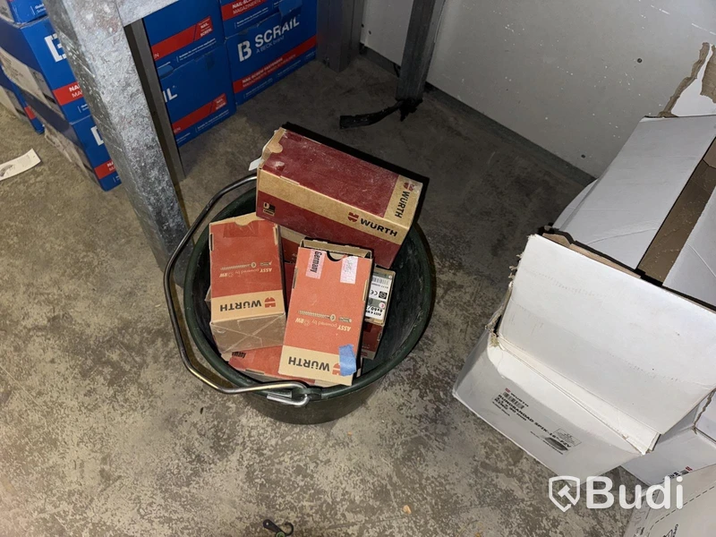 Parti med fästmaterial