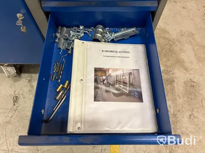 Arbetsbänkar med innehåll - 2 st