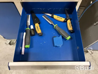 Arbetsbänkar med innehåll - 2 st