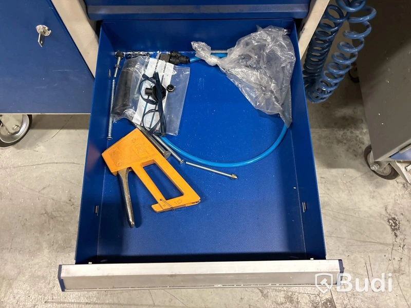 Arbetsbänkar med innehåll - 2 st