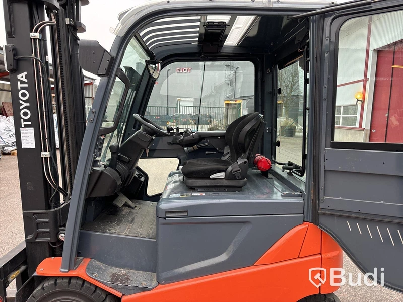 Motviktstruck Toyota Traigo 80 25 | 2041h | 2014