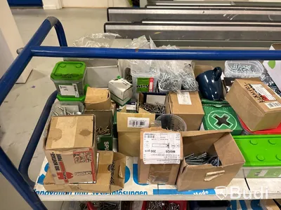 Materialvagnar med innehåll - 2 st