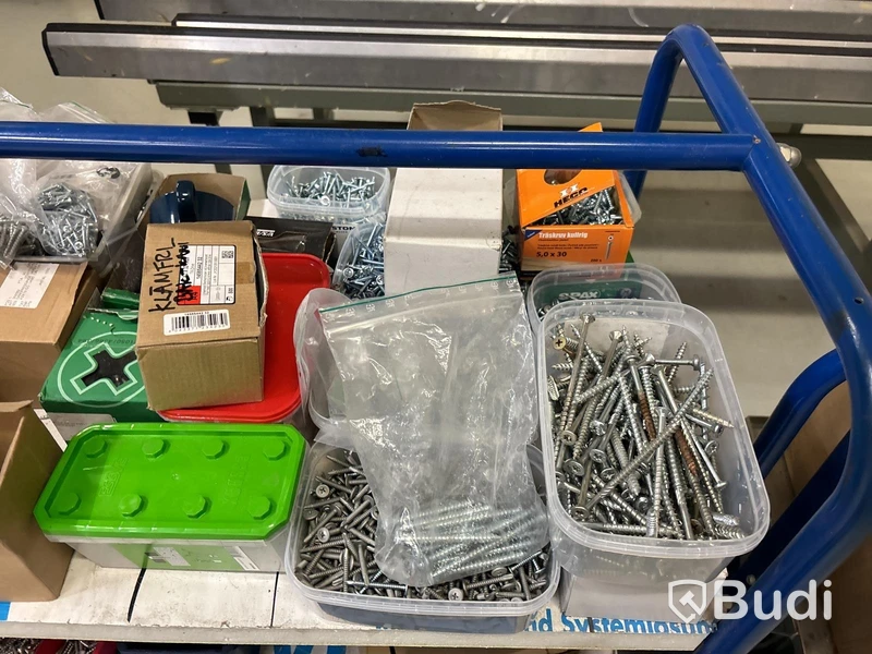 Materialvagnar med innehåll - 2 st
