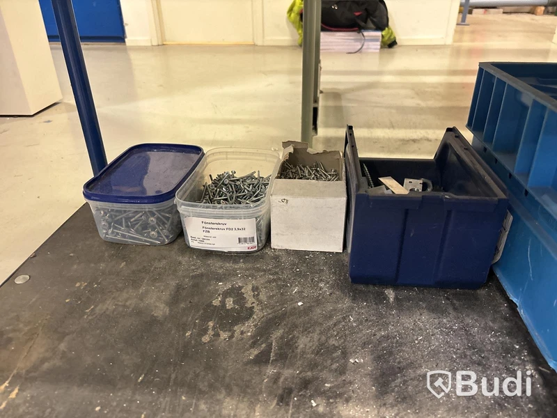 Materialvagnar med innehåll - 2 st