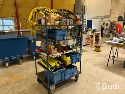 Materialvagn med innehåll