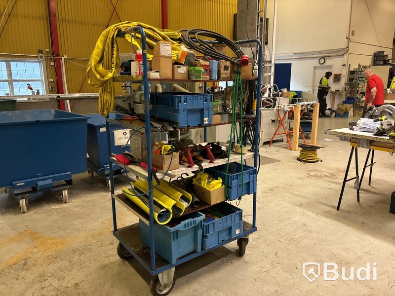Materialvagn med innehåll